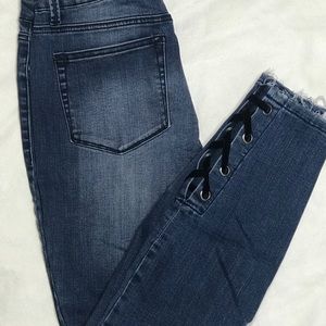 Detail Skinny Jean w/ Lace